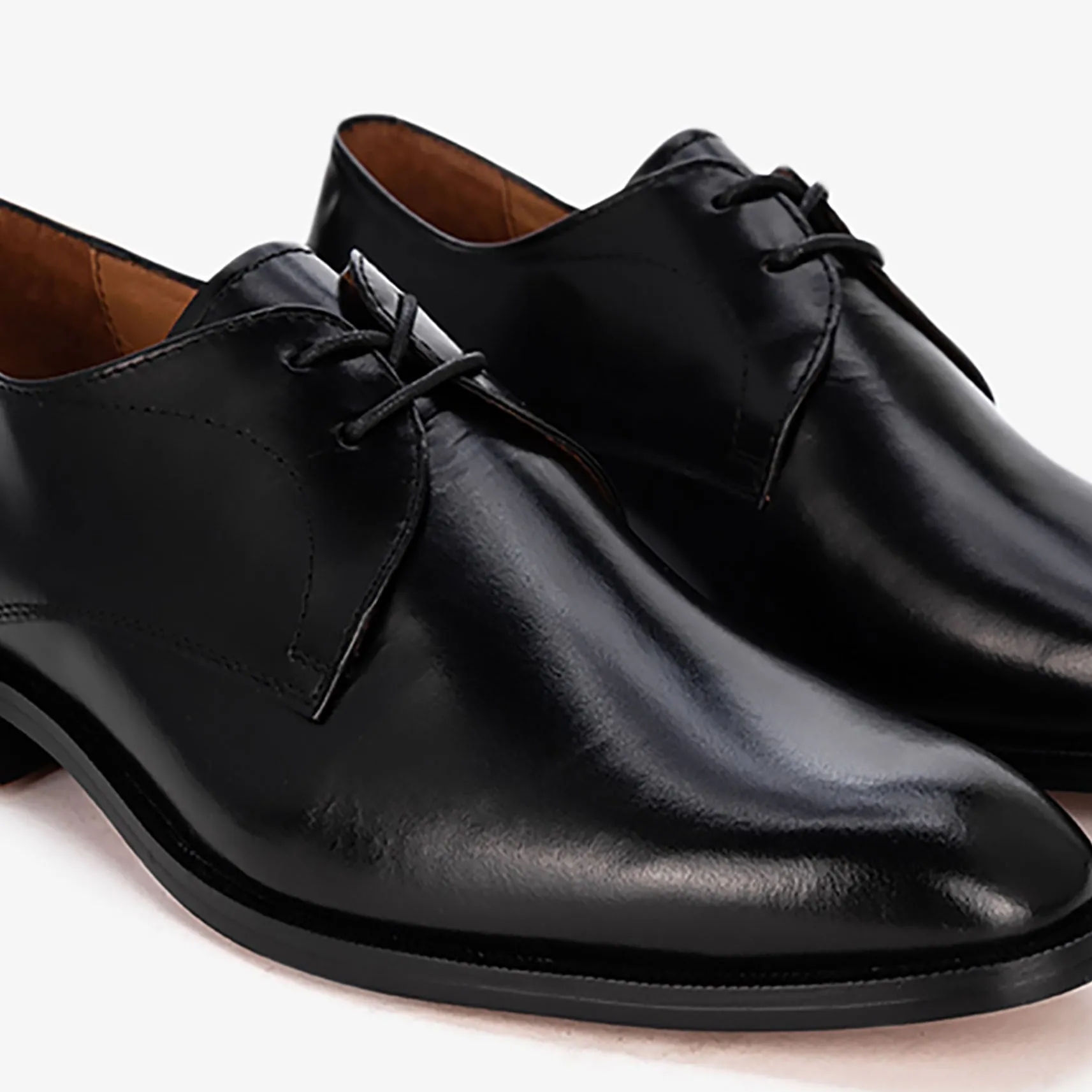 ALESSANDRE in Black