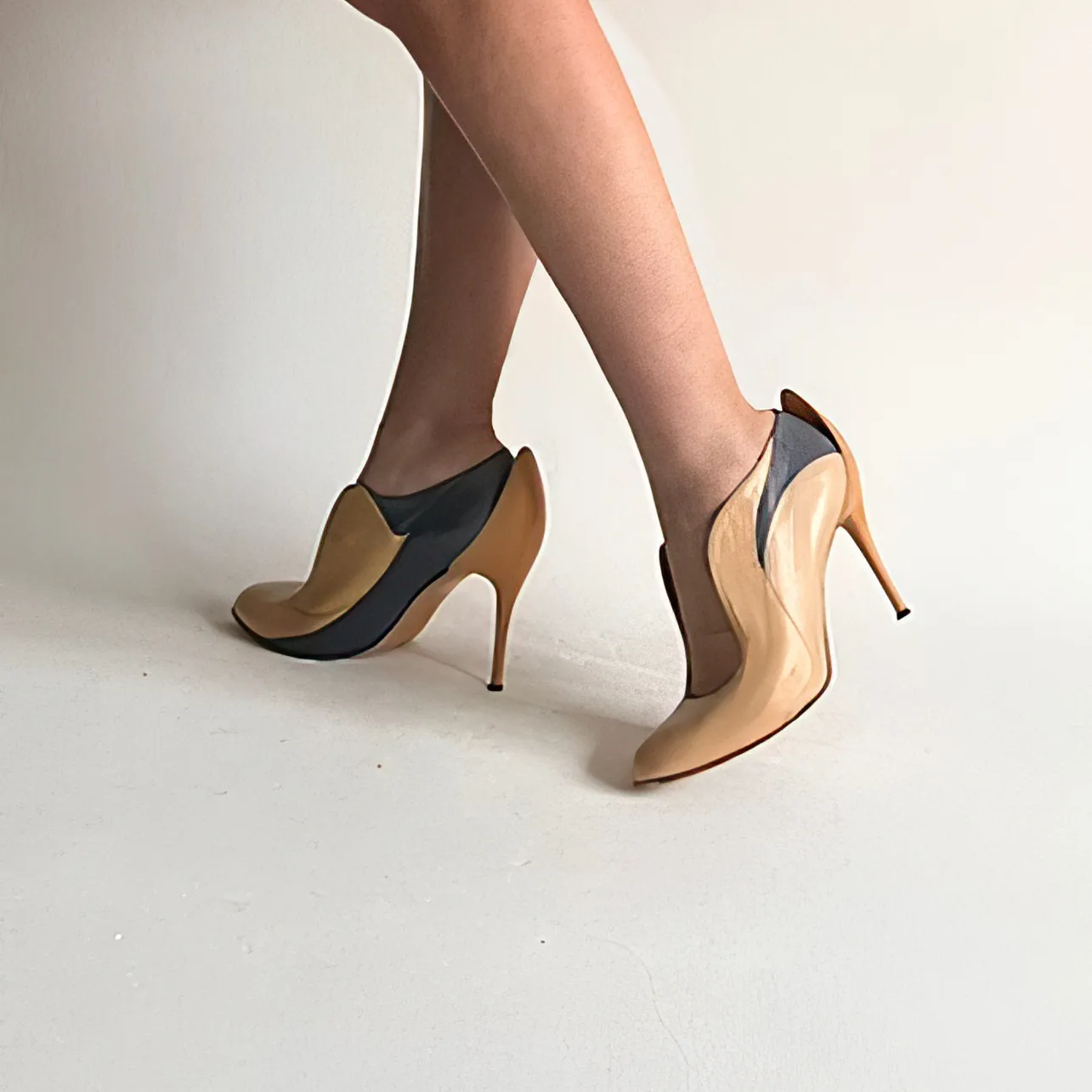 Beige/Blue Julia Best-seller Crowd-pleaser