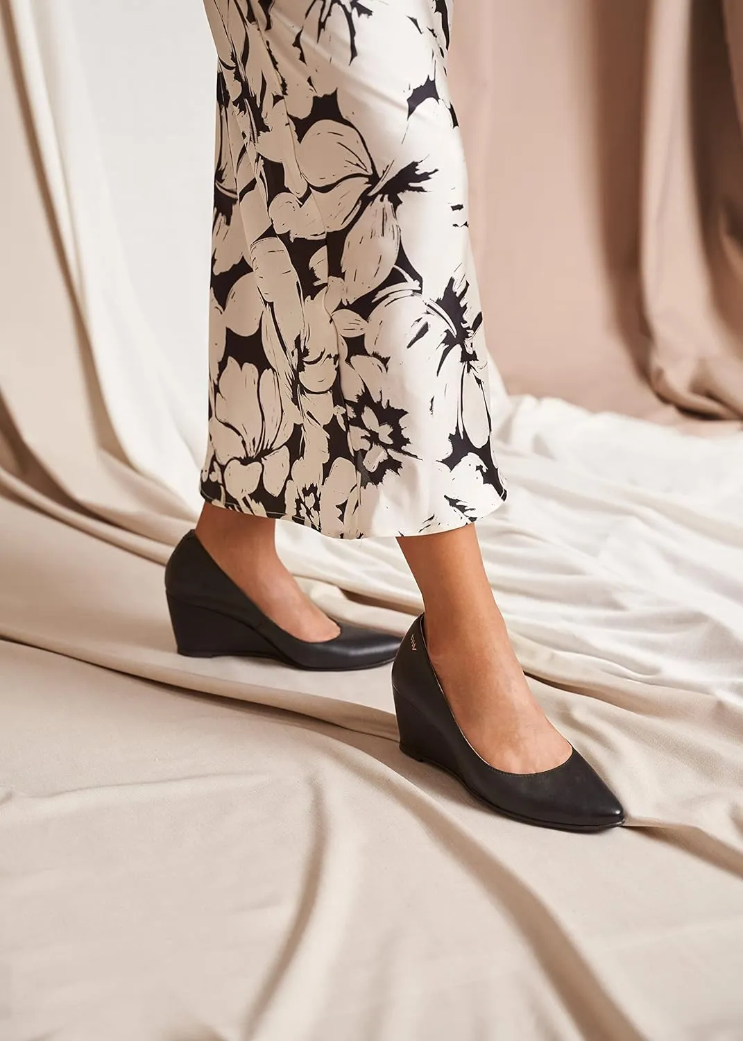 VISCATA Verona Women's Leather Wedge, Spain Handmade Casual Pump Comfortable Shoes with a Sturdy All Natural 2.5” Wedge. Made with Cushioned Leather Insole and Lined with Premium Leather